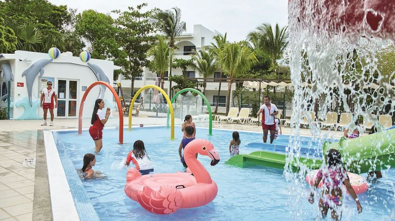 <b>Hotel Riu Tequila Pool</b> <b>Hotel Riu Tequila Pool</b>