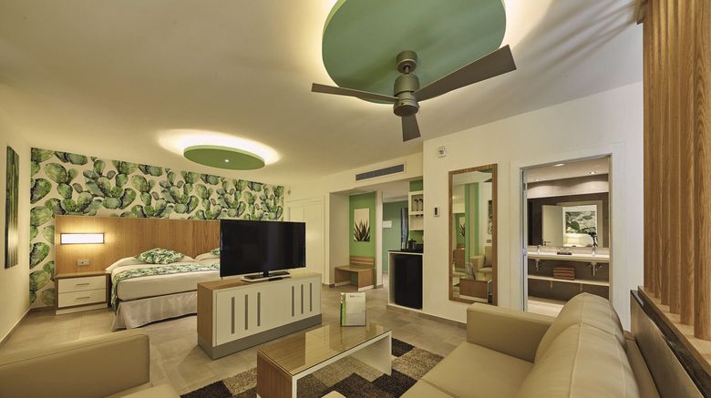 <b>Hotel Riu Tequila Suite</b> <b>Hotel Riu Tequila Suite</b>