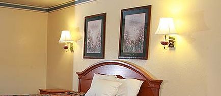 Claremore Motor Inn Room