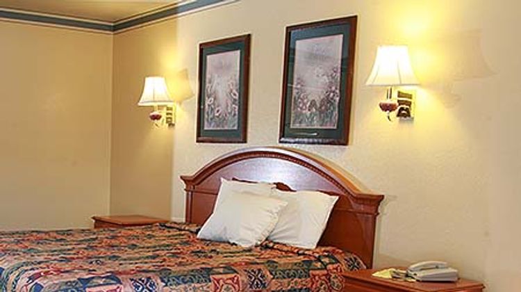 Claremore Motor Inn Room