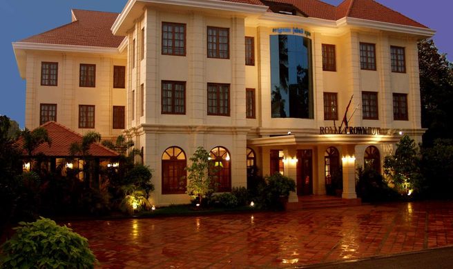 Royal Crown Hotel Exterior