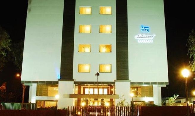 Hotel Sadanand Regency Exterior