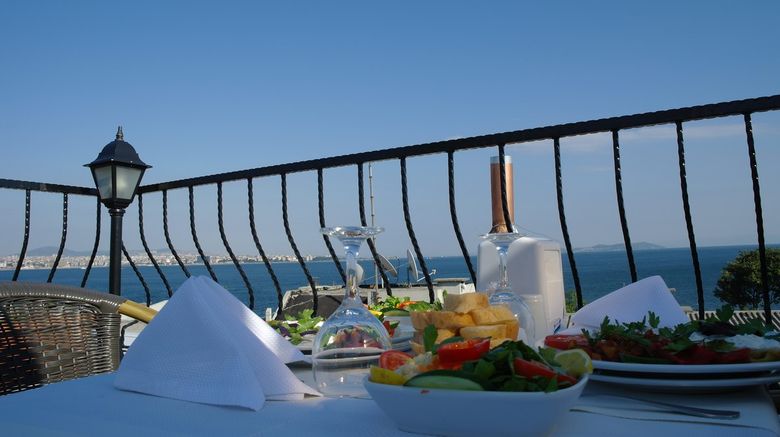 <b>Aruna Hotel Banquet</b>