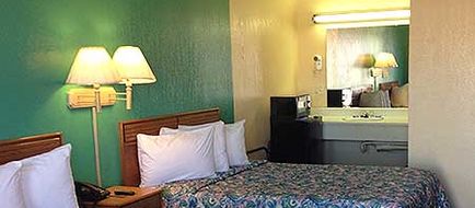 Super 7 Inn Siloam Springs Room