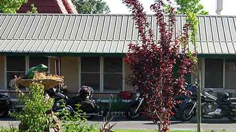 Jumping Frog Motel Exterior