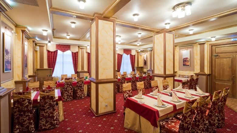 <b>Cheri Hall Restaurant</b>