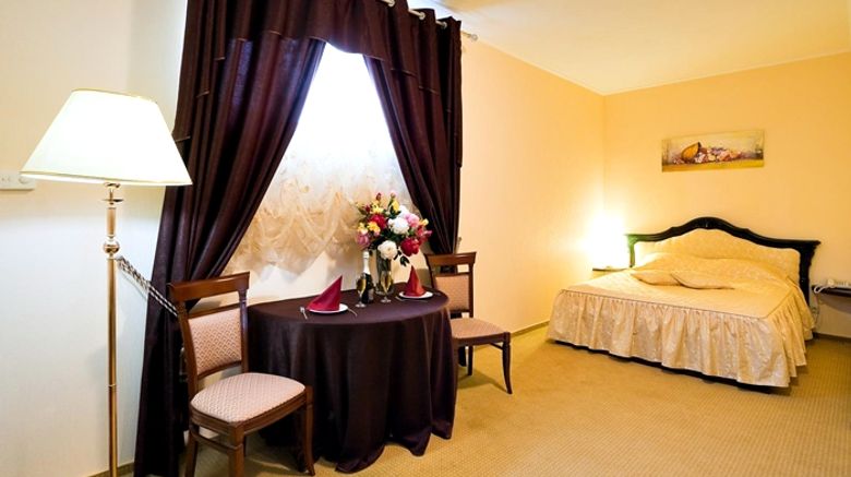 <b>Cheri Hall Suite</b>