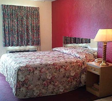 Motel 6 Dallas Room