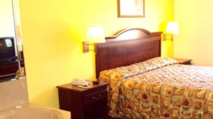 Tropicana Inn & Suites Dallas Suite