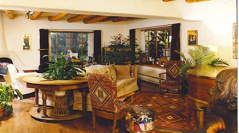 <b>Touchstone Inn Lobby</b>