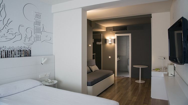 Pol & Grace Hotel Room