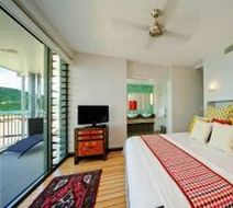The Boathouse Apartments Room