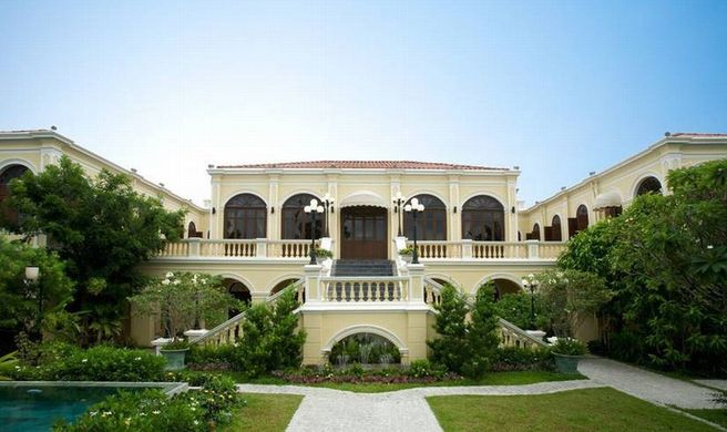 Praya Palazzo Exterior