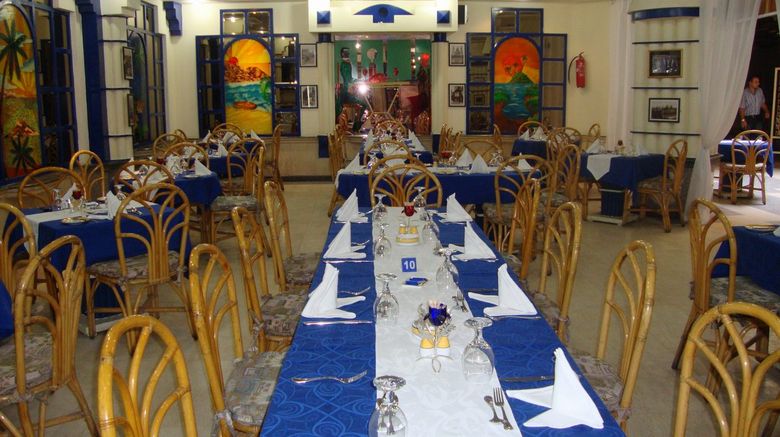 <b>Gaddis Luxor Hotel, Suites & Apartments Restaurant</b> <b>Gaddis Luxor Hotel, Suites & Apartments Restaurant</b>
