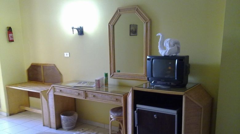 <b>Gaddis Luxor Hotel, Suites & Apartments Room</b> <b>Gaddis Luxor Hotel, Suites & Apartments Room</b>