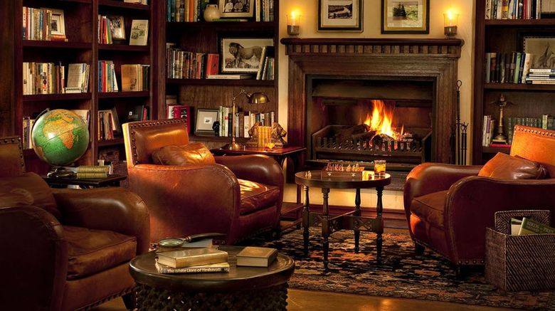 <b>Lion Sands Tinga Lodge, Sabi Sands Bar/Lounge</b>