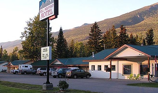 Bell Mountain Motel Exterior