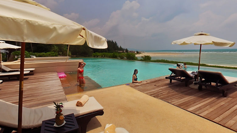 <b>Apsaras Beach Front Resort & Villa Pool</b>