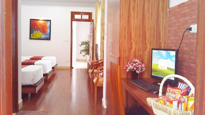 <b>Urban Alley Hotel Room</b>