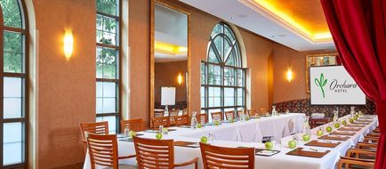 Orchard Hotel Meeting