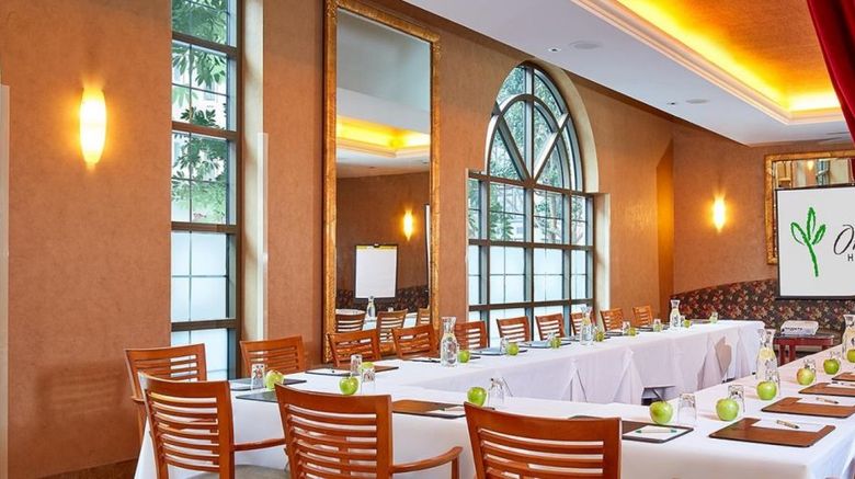 <b>Orchard Hotel Meeting</b>