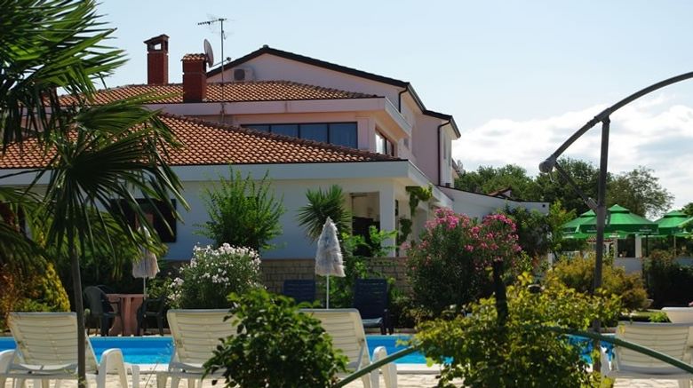 Hotel Villa Holiday Exterior