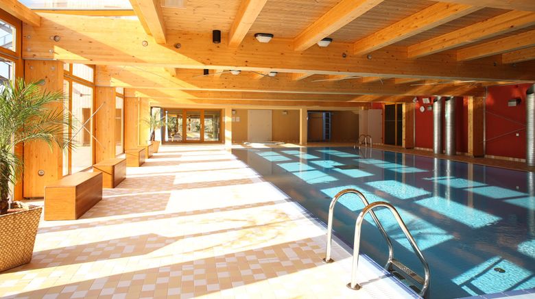 <b>Park Holiday Pool</b>