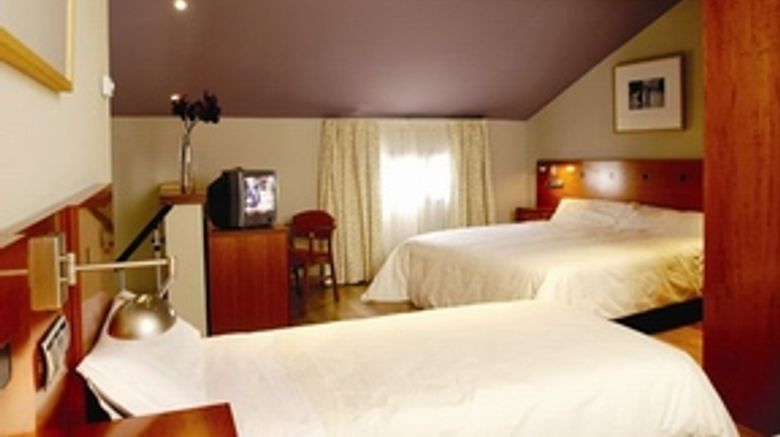 <b>Hotel Petit Palace Cliper Gran Via Suite</b> <b>Hotel Petit Palace Cliper Gran Via Suite</b>