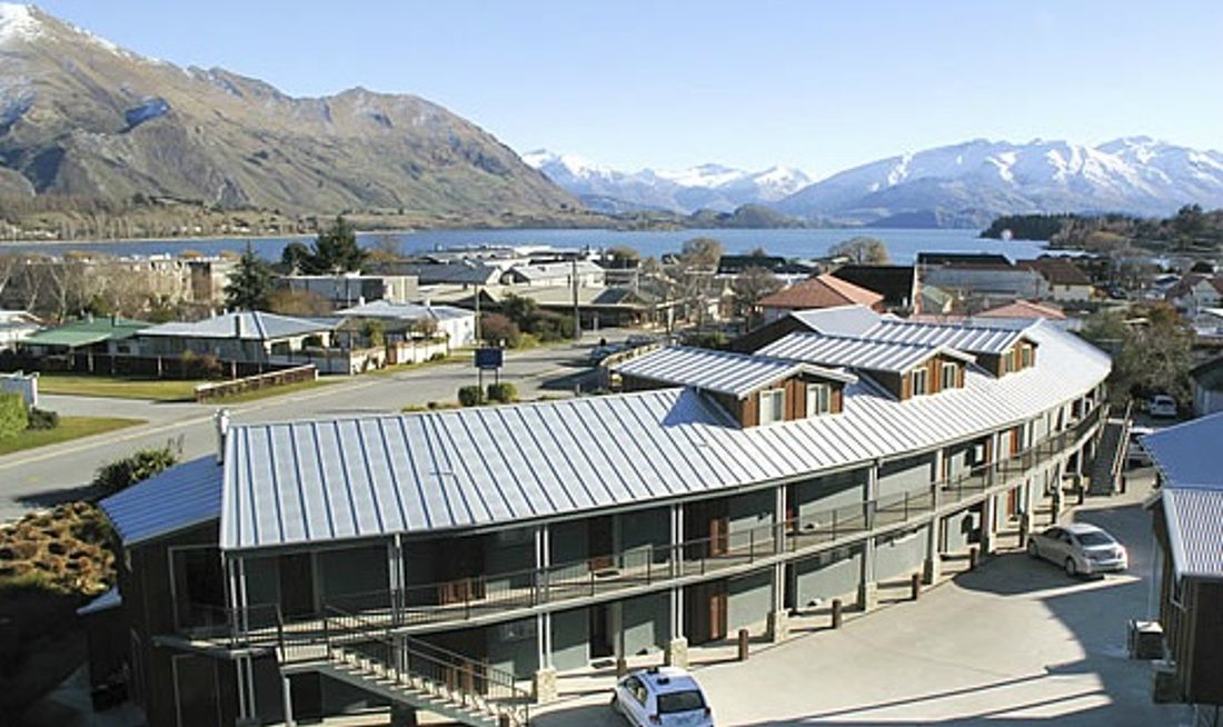 Clearbrook Motel And Serviced Apartments Exterior