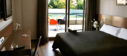 Tach Hotel Room