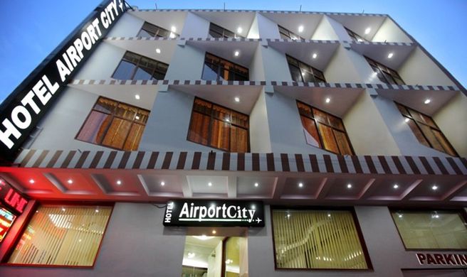 Hotel Airport City Exterior