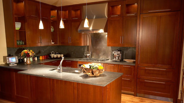 <b>Solaris Residences Suite</b>