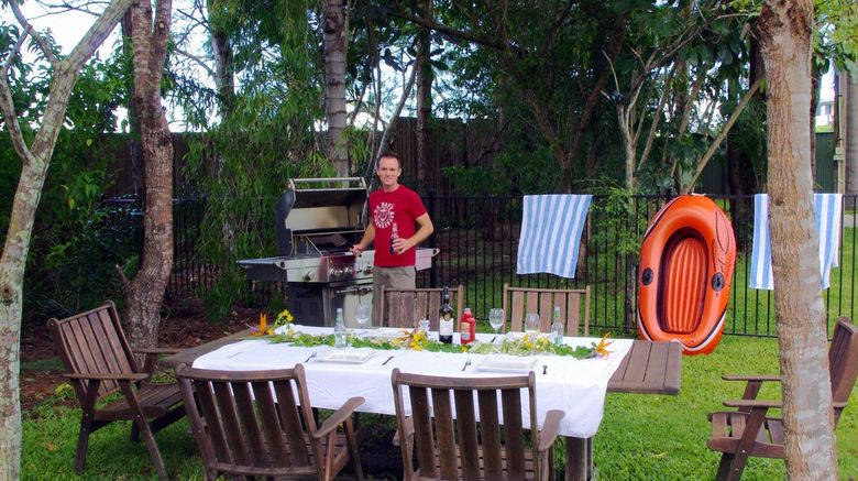 <b>Emeraldene Inn & Eco Lodge Restaurant</b>