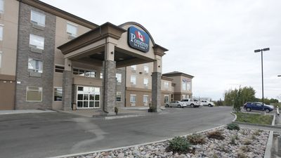 Vegreville Suites