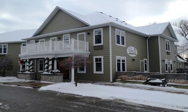 Stone Willow Inn Exterior