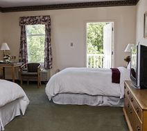 Stone Willow Inn Room