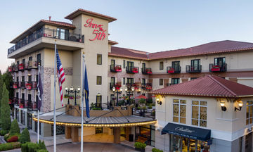 Inn at the 5th