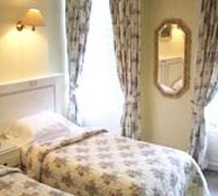 Dergvale Hotel Room