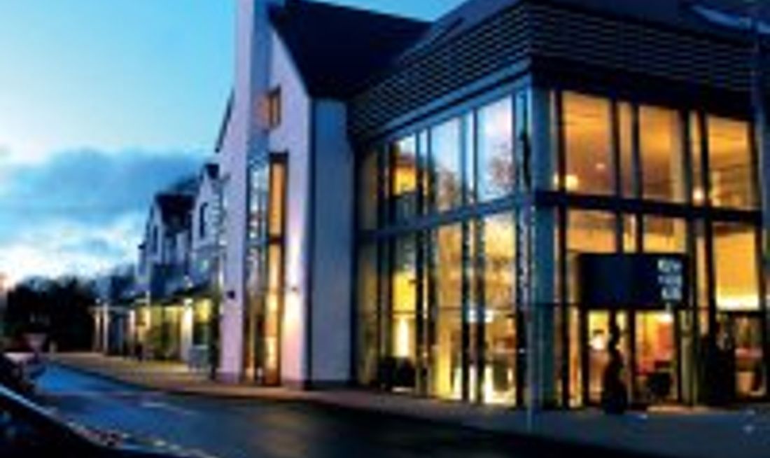 Raheen Woods Hotel Exterior
