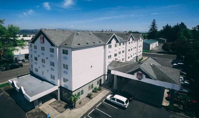 Holiday Inn Express Portland East Exterior