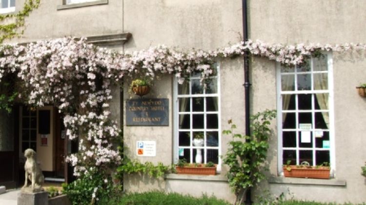 Ty Newydd Country Hotel Exterior