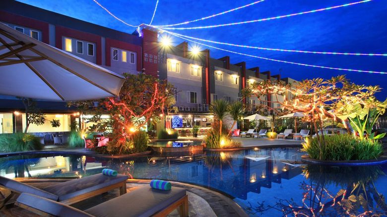 <b>Swiss-Belhotel Kendari Pool</b> <b>Swiss-Belhotel Kendari Pool</b>