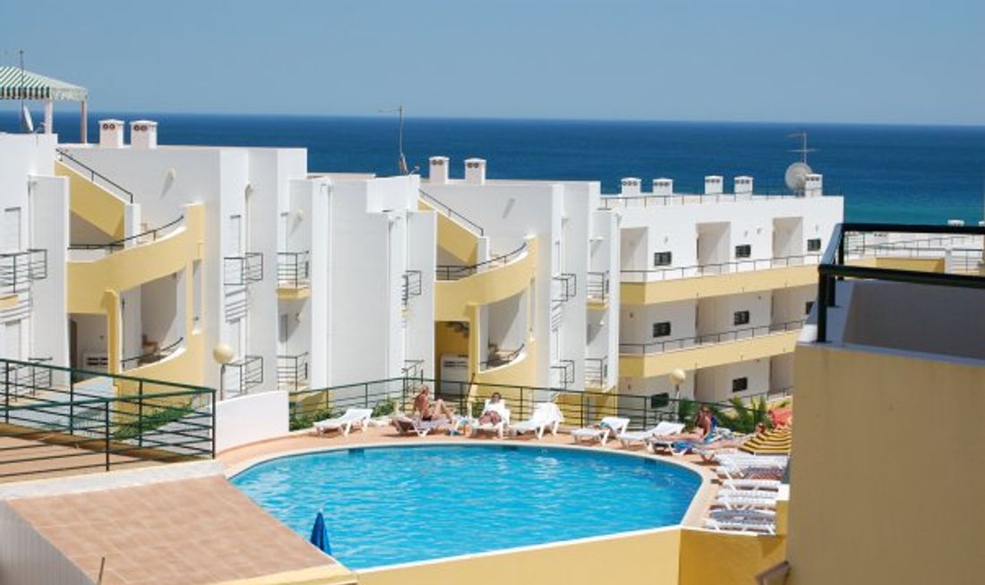 Clube da Meia Praia Pool