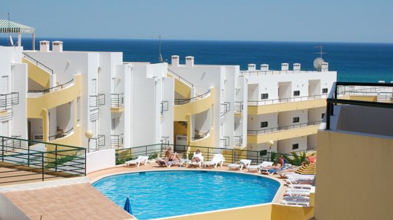 <b>Clube da Meia Praia Pool</b>