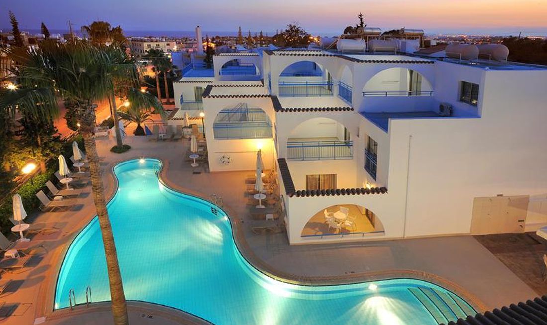 Petrosana Hotel Apartments Exterior