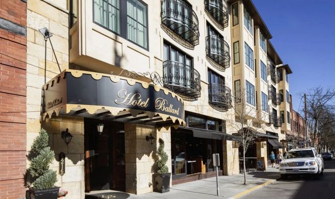 Hotel Ballard Exterior