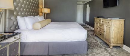Hotel Ballard Room