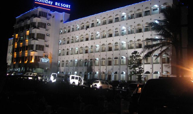 Hotel Holiday Resort Exterior