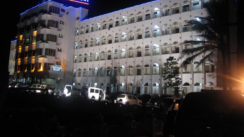 Hotel Holiday Resort Exterior