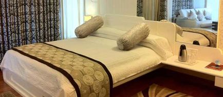 Hotel Holiday Resort Room